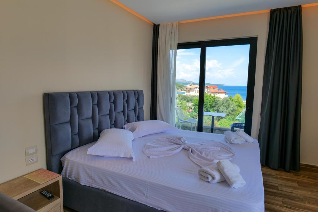 Deluxe Suite with Sea View