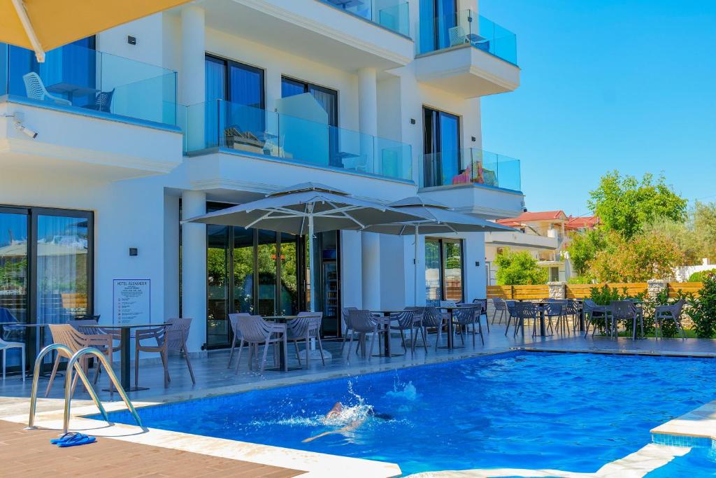 Deluxe Triple Room with Pool View Ground Floor