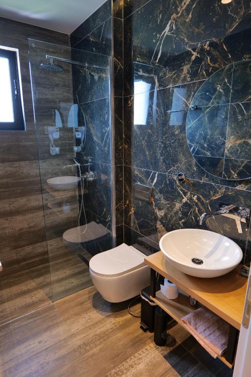 Deluxe Triple Room with Pool View Ground Floor